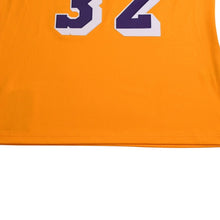 画像をギャラリービューアに読み込む, 新品同様 Mitchell&amp;Ness ミッチェルアンドネス ハードウッドクラシックススウィングマンユニフォーム ロサンゼルスレイカーズ マジックジョンソン 32番 1984-85 イエロー パープル XLサイズ 中古 4a002285