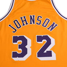 画像をギャラリービューアに読み込む, 新品同様 Mitchell&amp;Ness ミッチェルアンドネス ハードウッドクラシックススウィングマンユニフォーム ロサンゼルスレイカーズ マジックジョンソン 32番 1984-85 イエロー パープル XLサイズ 中古 4a002285