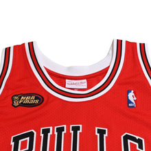 画像をギャラリービューアに読み込む, 新品同様 Mitchell &amp; Ness ミッチェル&amp;ネス シカゴ ブルズ ゲームジャージ サイズ60(4XL) マイケル ジョーダン 1997-98 NBA Finals 中古 4a002306