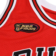 画像をギャラリービューアに読み込む, 新品同様 Mitchell &amp; Ness ミッチェル&amp;ネス シカゴ ブルズ ゲームジャージ サイズ60(4XL) マイケル ジョーダン 1997-98 NBA Finals 中古 4a002306