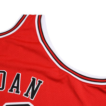 画像をギャラリービューアに読み込む, 新品同様 Mitchell &amp; Ness ミッチェル&amp;ネス シカゴ ブルズ ゲームジャージ サイズ60(4XL) マイケル ジョーダン 1997-98 NBA Finals 中古 4a002306