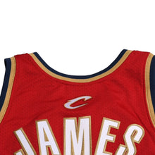 画像をギャラリービューアに読み込む, 新品同様 Mitchell&amp;Ness ミッチェルアンドネス ロードスウィングマンジャージ クリーブランドキャバリアーズ レブロンジェームス 背番号23 2003-04 Sサイズ レッド ホワイト 中古 4a002228