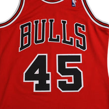 画像をギャラリービューアに読み込む, 新品同様 Mitchell &amp; Ness ミッチェル&amp;ネス シカゴ ブルズ ゲームジャージ サイズ36(S) マイケル ジョーダン レッド 1995 復刻 中古 4a002231