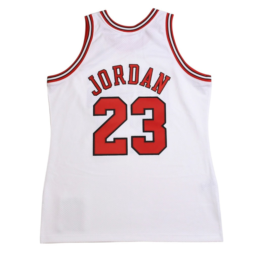 新品同様 Mitchell & Ness ミッチェル&ネス シカゴ ブルズ ゲームジャージ サイズ44(L) マイケル ジョーダン 1997-98 NBA Finals 復刻 中古 4a002286