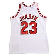 画像をギャラリービューアに読み込む, 新品同様 Mitchell &amp; Ness ミッチェル&amp;ネス シカゴ ブルズ ゲームジャージ サイズ44(L) マイケル ジョーダン 1997-98 NBA Finals 復刻 中古 4a002286