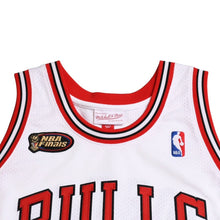 画像をギャラリービューアに読み込む, 新品同様 Mitchell &amp; Ness ミッチェル&amp;ネス シカゴ ブルズ ゲームジャージ サイズ44(L) マイケル ジョーダン 1997-98 NBA Finals 復刻 中古 4a002286