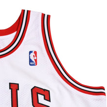 画像をギャラリービューアに読み込む, 新品同様 Mitchell &amp; Ness ミッチェル&amp;ネス シカゴ ブルズ ゲームジャージ サイズ44(L) マイケル ジョーダン 1997-98 NBA Finals 復刻 中古 4a002286