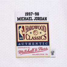 画像をギャラリービューアに読み込む, 新品同様 Mitchell &amp; Ness ミッチェル&amp;ネス シカゴ ブルズ ゲームジャージ サイズ44(L) マイケル ジョーダン 1997-98 NBA Finals 復刻 中古 4a002286