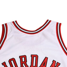 画像をギャラリービューアに読み込む, 新品同様 Mitchell &amp; Ness ミッチェル&amp;ネス シカゴ ブルズ ゲームジャージ サイズ44(L) マイケル ジョーダン 1997-98 NBA Finals 復刻 中古 4a002286