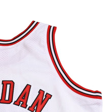 画像をギャラリービューアに読み込む, 新品同様 Mitchell &amp; Ness ミッチェル&amp;ネス シカゴ ブルズ ゲームジャージ サイズ44(L) マイケル ジョーダン 1997-98 NBA Finals 復刻 中古 4a002286