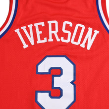 画像をギャラリービューアに読み込む, 新品同様品 Mitchell&amp;Ness ミッチェルアンドネス フィラデルフィアセブンティシクサーズ アレンアイバーソン 2002-03 レトロスウィングマンジャージ サイズL ブルー レッド ホワイト 中古 4a002277