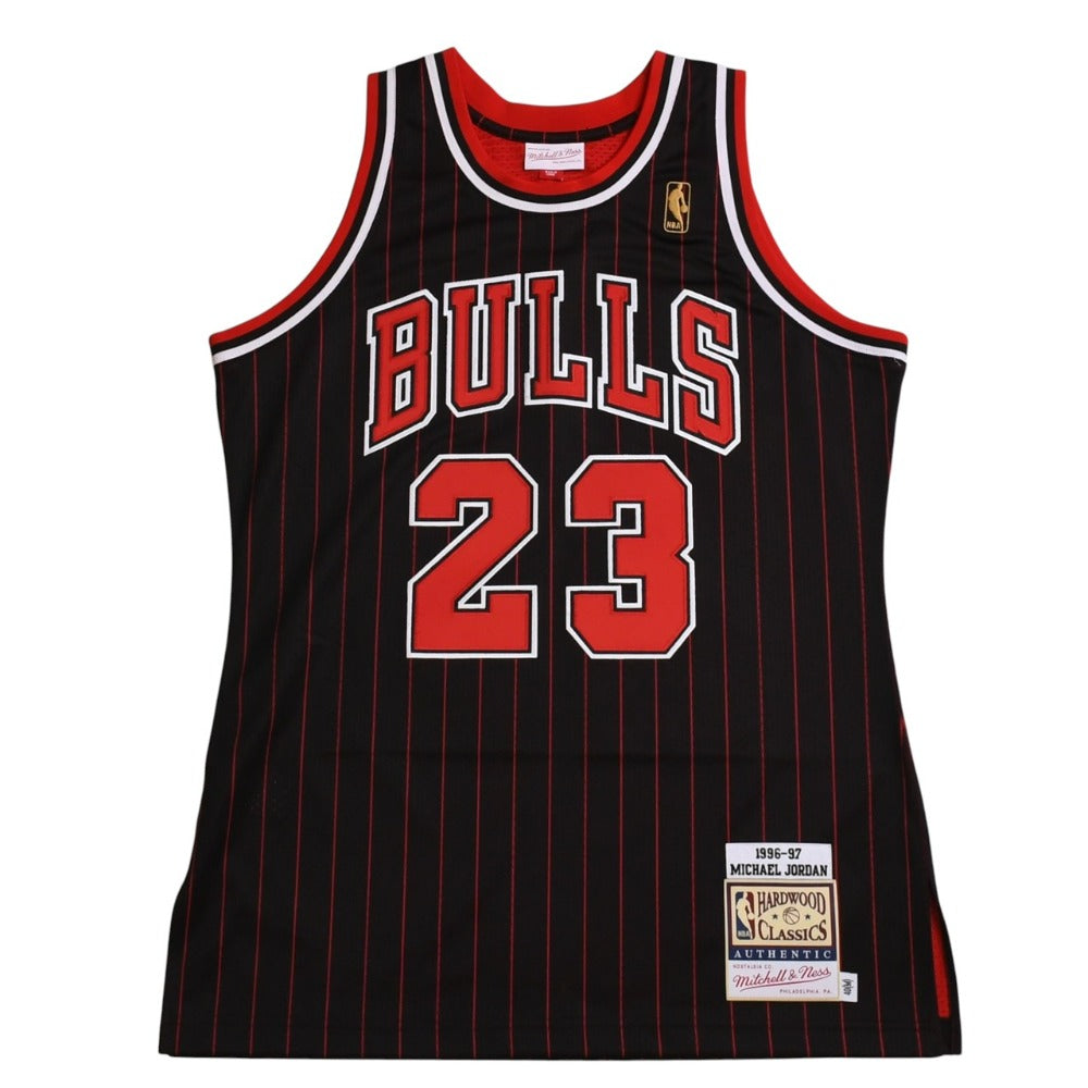 新品同様 Mitchell & Ness ミッチェル&ネス シカゴ ブルズ ゲームジャージ サイズ40(M) マイケル ジョーダン 1996-97 ストライプ 中古 4a002271