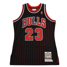 画像をギャラリービューアに読み込む, 新品同様 Mitchell &amp; Ness ミッチェル&amp;ネス シカゴ ブルズ ゲームジャージ サイズ40(M) マイケル ジョーダン 1996-97 ストライプ 中古 4a002271
