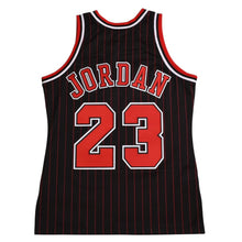 画像をギャラリービューアに読み込む, 新品同様 Mitchell &amp; Ness ミッチェル&amp;ネス シカゴ ブルズ ゲームジャージ サイズ40(M) マイケル ジョーダン 1996-97 ストライプ 中古 4a002271