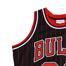 画像をギャラリービューアに読み込む, 新品同様 Mitchell &amp; Ness ミッチェル&amp;ネス シカゴ ブルズ ゲームジャージ サイズ40(M) マイケル ジョーダン 1996-97 ストライプ 中古 4a002271