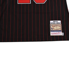 画像をギャラリービューアに読み込む, 新品同様 Mitchell &amp; Ness ミッチェル&amp;ネス シカゴ ブルズ ゲームジャージ サイズ40(M) マイケル ジョーダン 1996-97 ストライプ 中古 4a002271