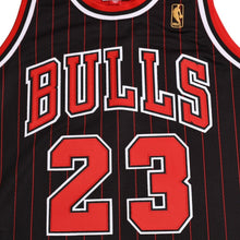 画像をギャラリービューアに読み込む, 新品同様 Mitchell &amp; Ness ミッチェル&amp;ネス シカゴ ブルズ ゲームジャージ サイズ40(M) マイケル ジョーダン 1996-97 ストライプ 中古 4a002271