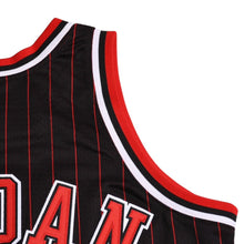 画像をギャラリービューアに読み込む, 新品同様 Mitchell &amp; Ness ミッチェル&amp;ネス シカゴ ブルズ ゲームジャージ サイズ40(M) マイケル ジョーダン 1996-97 ストライプ 中古 4a002271