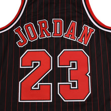 画像をギャラリービューアに読み込む, 新品同様 Mitchell &amp; Ness ミッチェル&amp;ネス シカゴ ブルズ ゲームジャージ サイズ40(M) マイケル ジョーダン 1996-97 ストライプ 中古 4a002271