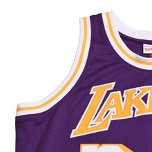画像をギャラリービューアに読み込む, 新品同様品 Mitchell&amp;Ness ミッチェルアンドネス ロサンゼルスレイカーズ マジックジョンソン 1984−85 シーズンロード用 スウィングマンジャージ サイズL パープル イエロー 中古 4a002282