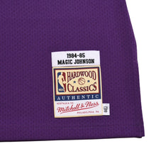 画像をギャラリービューアに読み込む, 新品同様品 Mitchell&amp;Ness ミッチェルアンドネス ロサンゼルスレイカーズ マジックジョンソン 1984−85 シーズンロード用 スウィングマンジャージ サイズL パープル イエロー 中古 4a002282