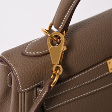 画像をギャラリービューアに読み込む, 極美品 HERMES エルメス Kelly retourne 25 ケリー 25 2WAYバッグ トリヨンクレマンス エトゥープ 内縫い U刻印 GD金具 2022年製 中古 4a003273