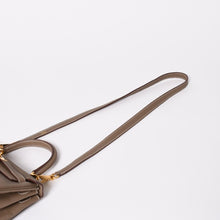 画像をギャラリービューアに読み込む, 極美品 HERMES エルメス Kelly retourne 25 ケリー 25 2WAYバッグ トリヨンクレマンス エトゥープ 内縫い U刻印 GD金具 2022年製 中古 4a003273