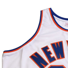 Load image into Gallery viewer, 新品同様 Mitchell &amp; Ness ミッチェル&amp;ネス ニューヨーク ニックス ゲームジャージ サイズ52(2XL) パトリック ユーイング 1985-86 中古 4a002308