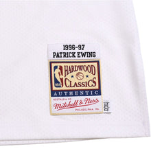 Load image into Gallery viewer, 新品同様 Mitchell &amp; Ness ミッチェル&amp;ネス ニューヨーク ニックス ゲームジャージ サイズ52(2XL) パトリック ユーイング 1985-86 中古 4a002308