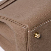 画像をギャラリービューアに読み込む, 極美品 HERMES エルメス Kelly retourne 25 ケリー 25 2WAYバッグ トリヨンクレマンス エトゥープ 内縫い U刻印 GD金具 2022年製 中古 4a003273