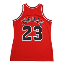画像をギャラリービューアに読み込む, 極美品 Mitchell &amp; Ness ミッチェル&amp;ネス シカゴ ブルズ ゲームジャージ サイズ40(M) マイケル ジョーダン 1997-98 NBA Finals 中古 4a002300