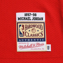 画像をギャラリービューアに読み込む, 極美品 Mitchell &amp; Ness ミッチェル&amp;ネス シカゴ ブルズ ゲームジャージ サイズ40(M) マイケル ジョーダン 1997-98 NBA Finals 中古 4a002300