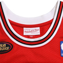 画像をギャラリービューアに読み込む, 極美品 Mitchell &amp; Ness ミッチェル&amp;ネス シカゴ ブルズ ゲームジャージ サイズ40(M) マイケル ジョーダン 1997-98 NBA Finals 中古 4a002300