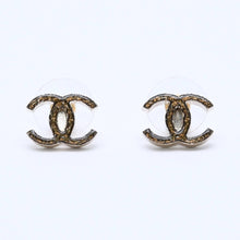 Load image into Gallery viewer, 極美品 CHANEL シャネル ピアス スリム ココマーク マーブル柄 ゴールド ブラック 10c 刻印片側 earrings slim CC chain 10C GD×BK 美品 中古 4a000638