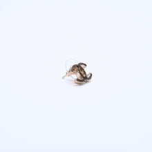 Load image into Gallery viewer, 極美品 CHANEL シャネル ピアス スリム ココマーク マーブル柄 ゴールド ブラック 10c 刻印片側 earrings slim CC chain 10C GD×BK 美品 中古 4a000638