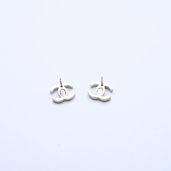 極美品 CHANEL シャネル ピアス スリム ココマーク マーブル柄 ゴールド ブラック 10c 刻印片側 earrings slim CC chain 10C GD×BK 美品 中古 4a000638
