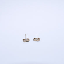 Load image into Gallery viewer, 極美品 CHANEL シャネル ピアス スリム ココマーク マーブル柄 ゴールド ブラック 10c 刻印片側 earrings slim CC chain 10C GD×BK 美品 中古 4a000638