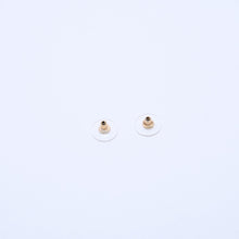 Load image into Gallery viewer, 極美品 CHANEL シャネル ピアス スリム ココマーク マーブル柄 ゴールド ブラック 10c 刻印片側 earrings slim CC chain 10C GD×BK 美品 中古 4a000638