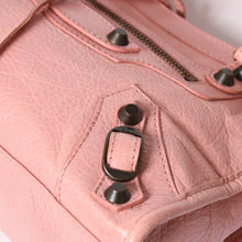 画像をギャラリービューアに読み込む, 極美品 BALENCIAGA バレンシアガ ハンドバッグ Classic Mini City Bag クラシック ミニ シティ ピンク レザー 300295 中古 4a003483