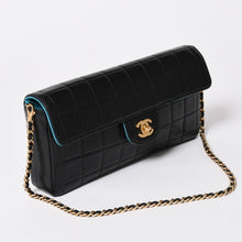 画像をギャラリービューアに読み込む, CHANEL シャネル East West イーストウエスト チョコバー チェーンショルダーバッグ 6番台 ココマーク ラムスキン ブラック 美品 中古 4a003536