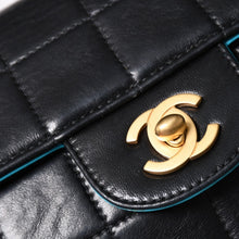 画像をギャラリービューアに読み込む, CHANEL シャネル East West イーストウエスト チョコバー チェーンショルダーバッグ 6番台 ココマーク ラムスキン ブラック 美品 中古 4a003536