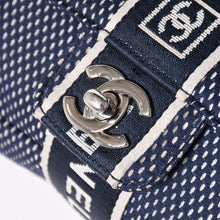 画像をギャラリービューアに読み込む, 極美品 CHANEL シャネル スポーツライン メッシュチェーンショルダーバッグ ファブリック ココマーク CCターンロック ネイビー 9番台 中古 4a003493
