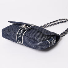 画像をギャラリービューアに読み込む, 極美品 CHANEL シャネル スポーツライン メッシュチェーンショルダーバッグ ファブリック ココマーク CCターンロック ネイビー 9番台 中古 4a003493