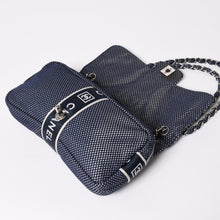 画像をギャラリービューアに読み込む, 極美品 CHANEL シャネル スポーツライン メッシュチェーンショルダーバッグ ファブリック ココマーク CCターンロック ネイビー 9番台 中古 4a003493