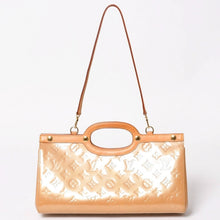 画像をギャラリービューアに読み込む, 極美品 LOUIS VUITTON ルイヴィトン ロクスバリー ドライブ 2WAYバッグ M91372 モノグラム ヴェルニ ベージュ ゴールド金具 中古 4a003473