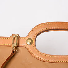 画像をギャラリービューアに読み込む, 極美品 LOUIS VUITTON ルイヴィトン ロクスバリー ドライブ 2WAYバッグ M91372 モノグラム ヴェルニ ベージュ ゴールド金具 中古 4a003473