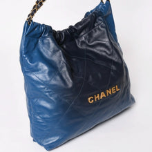 画像をギャラリービューアに読み込む, 極美品 CHANEL シャネル 22 ハンドバッグ ショルダーバッグ ランダム番台 シャイニーカーフスキン ブルー グラデーション 中古 4a003527