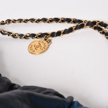 画像をギャラリービューアに読み込む, 極美品 CHANEL シャネル 22 ハンドバッグ ショルダーバッグ ランダム番台 シャイニーカーフスキン ブルー グラデーション 中古 4a003527