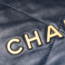 画像をギャラリービューアに読み込む, 極美品 CHANEL シャネル 22 ハンドバッグ ショルダーバッグ ランダム番台 シャイニーカーフスキン ブルー グラデーション 中古 4a003527