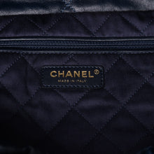 画像をギャラリービューアに読み込む, 極美品 CHANEL シャネル 22 ハンドバッグ ショルダーバッグ ランダム番台 シャイニーカーフスキン ブルー グラデーション 中古 4a003527